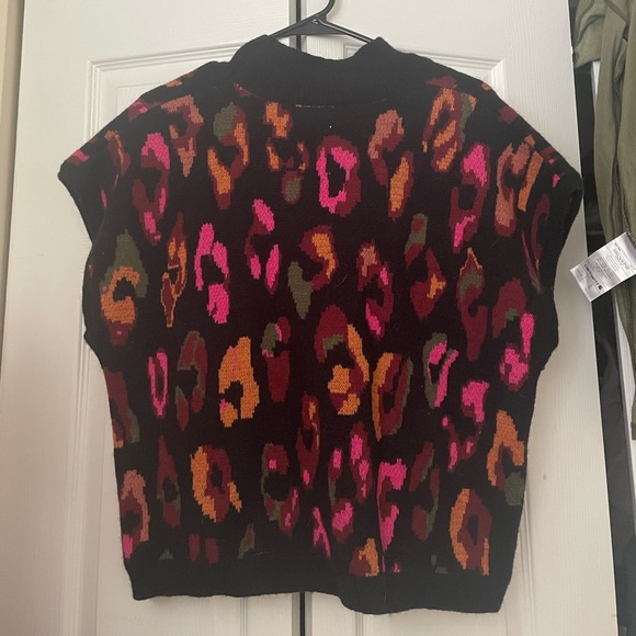 NWT Leopard Color Sweater Vest Size Large - Picture 1 of 3